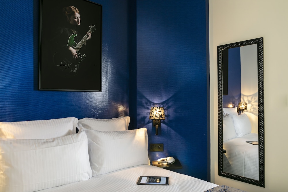 Superior Twin Room thumbnail 5