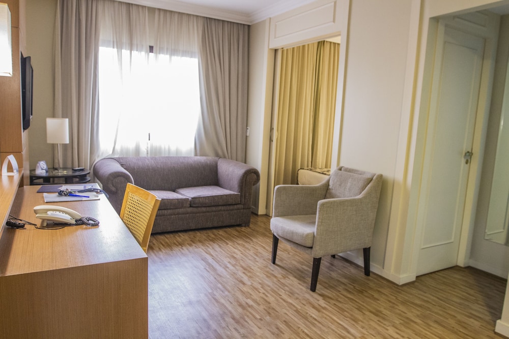 Executive Suite - Photo 7
