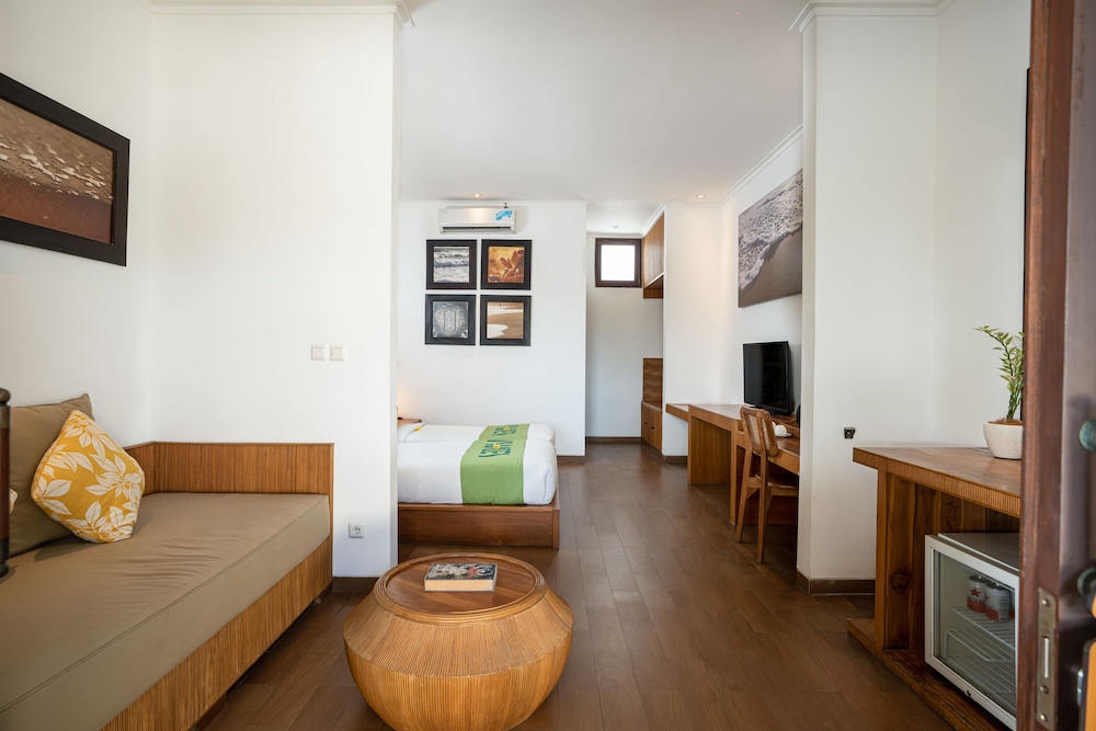 Deluxe Room, Pool Access photo 3