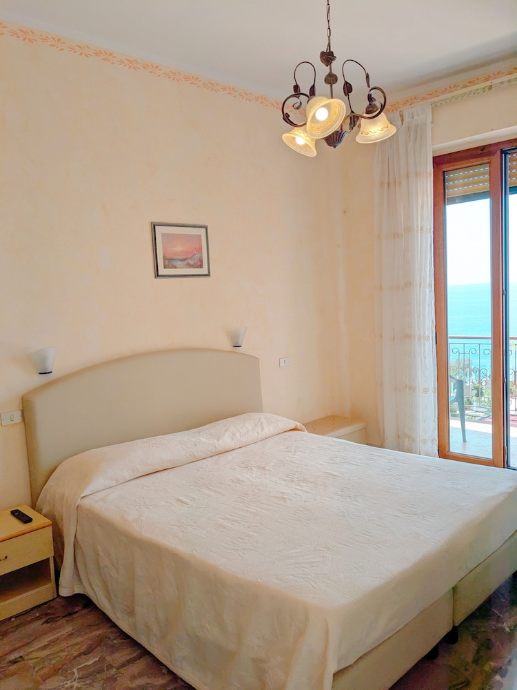 Double or Twin Room, Balcony, Partial Sea View