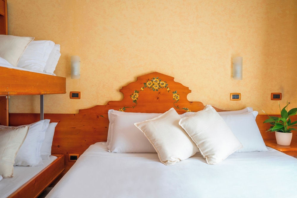 Economy Quadruple Room with Balcony photo 1