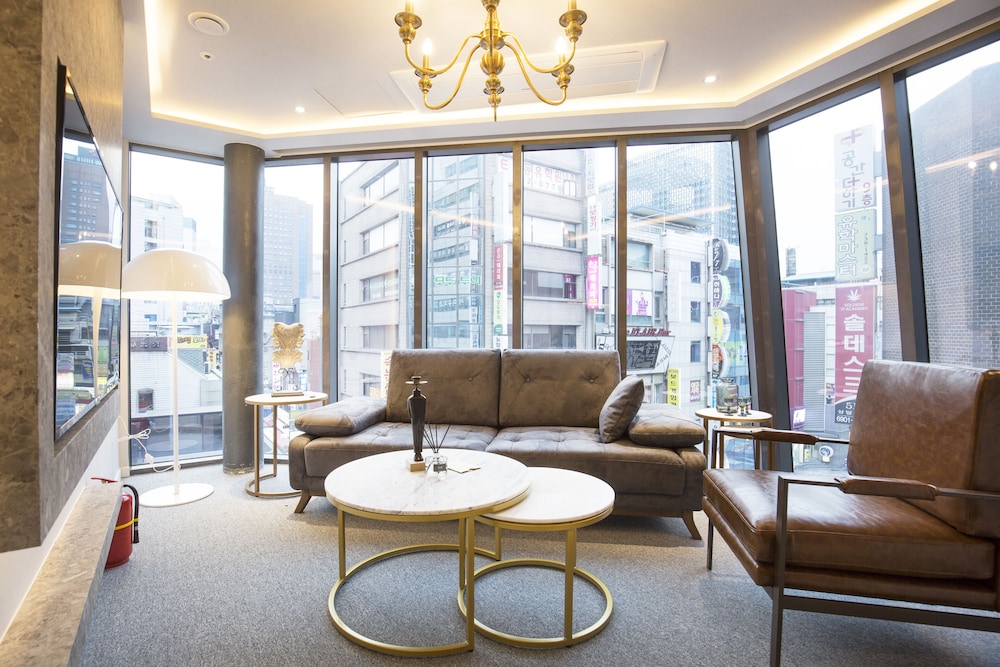 Main Building Suite (Randomly Selected) - Photo 11
