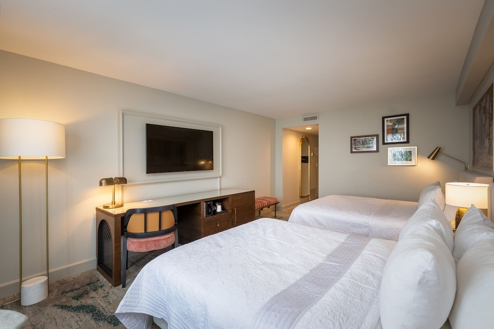Room, 2 Queen Beds (Mobility Accessible, Tub)