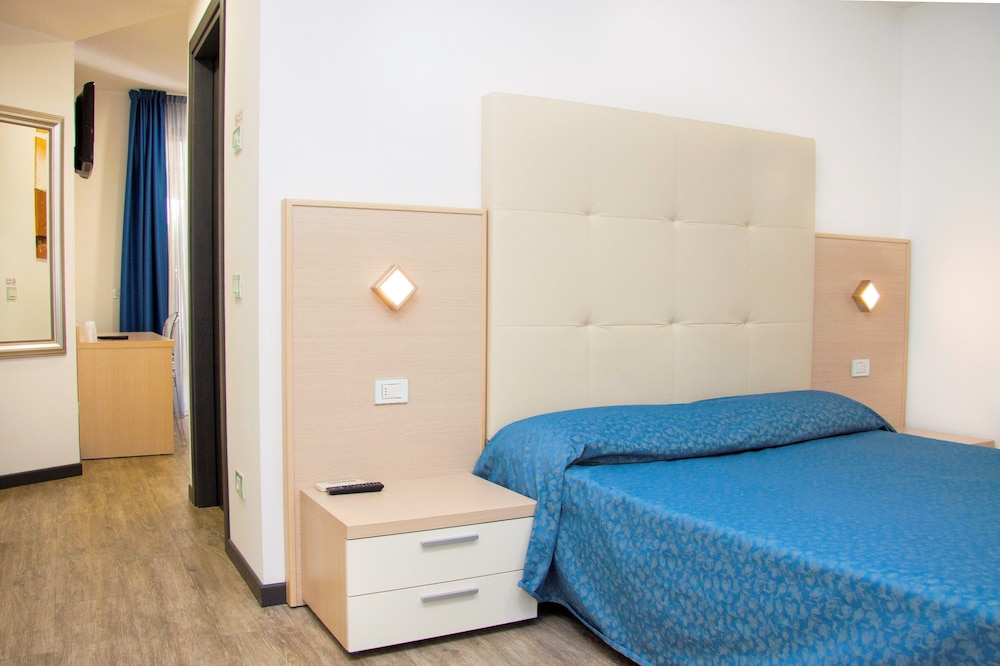 Quadruple Room - Photo 2