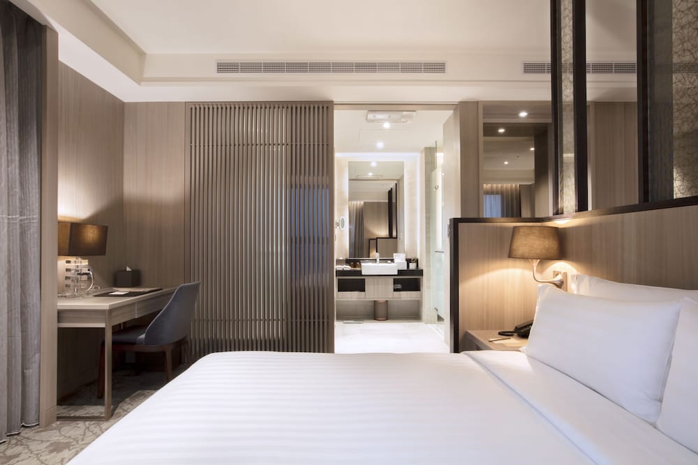 Exclusive Double Room, 1 King Bed (Muslim Friendly) photo 3