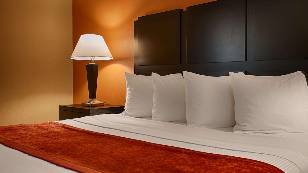 Suite, 1 King Bed, Accessible, Non Smoking (Walk-in Shower) - Photo 2