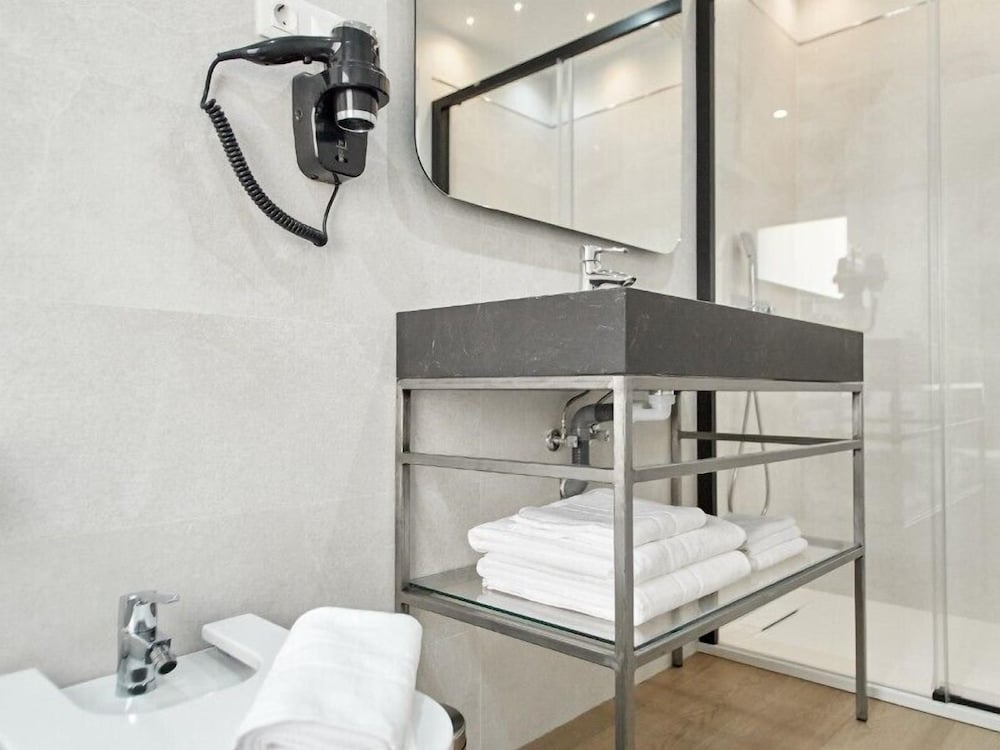 Standard Double Room - Photo 6