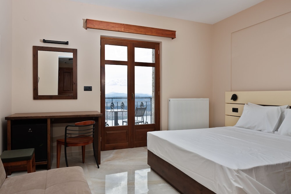 Panoramic Double or Twin Room, Lake View