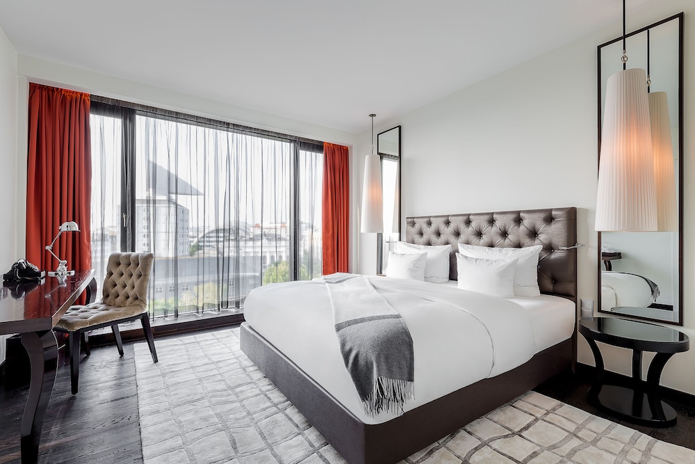 Panoramic Room