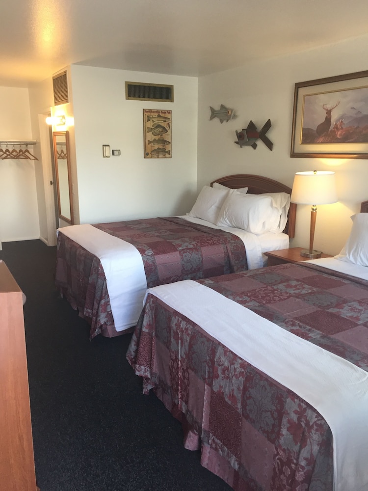 Deluxe Single Room, 2 Queen Beds photo 1