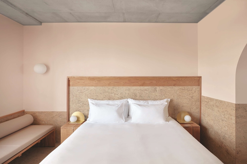 Room, 1 King Bed, Pool View