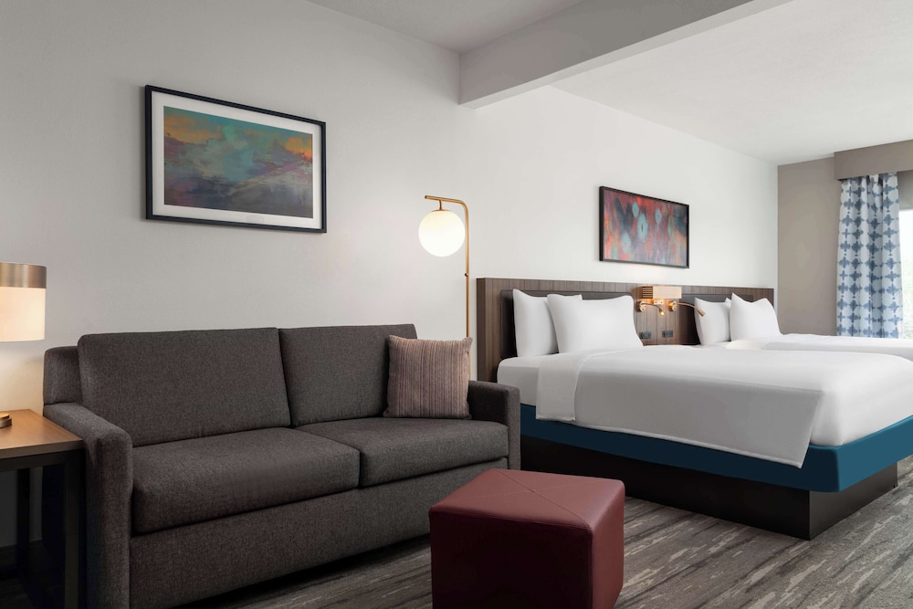 2 Queens Jr Suite - Photo 2