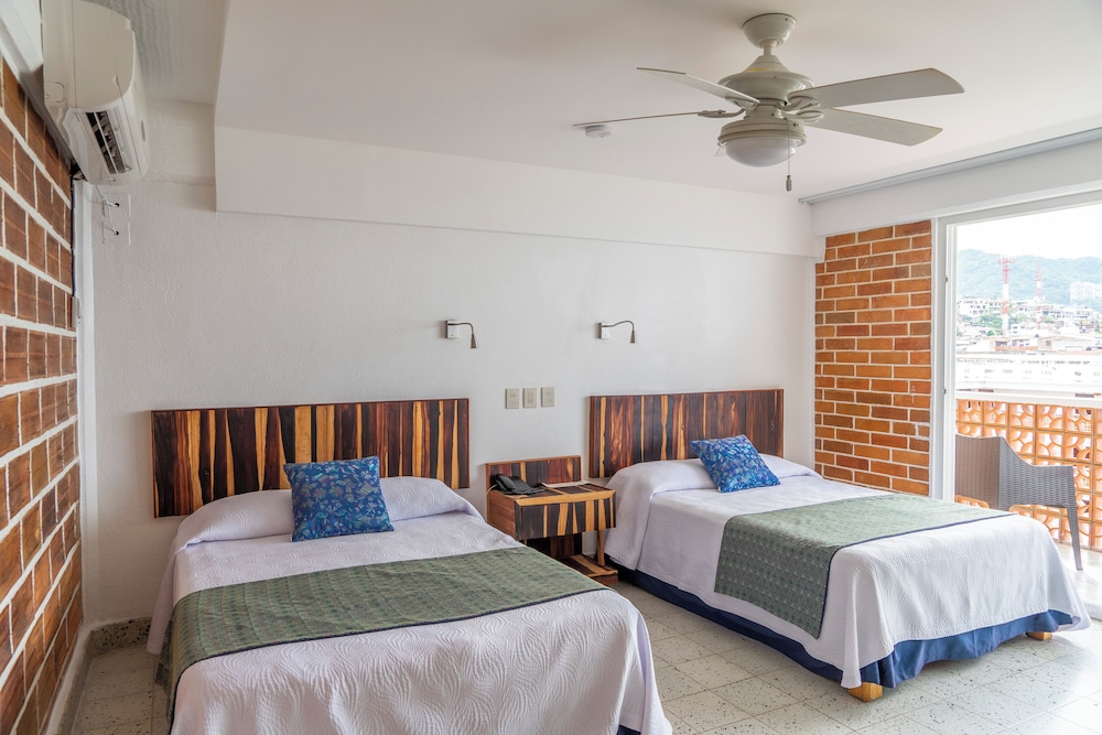 Standard Room, 2 Double Beds, Partial Ocean View - Photo 3