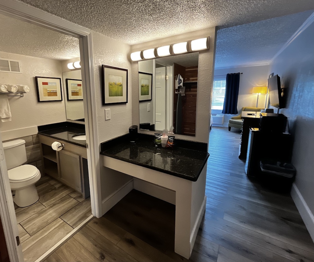 Deluxe Room, 2 Queen Beds (Interior) - Photo 5