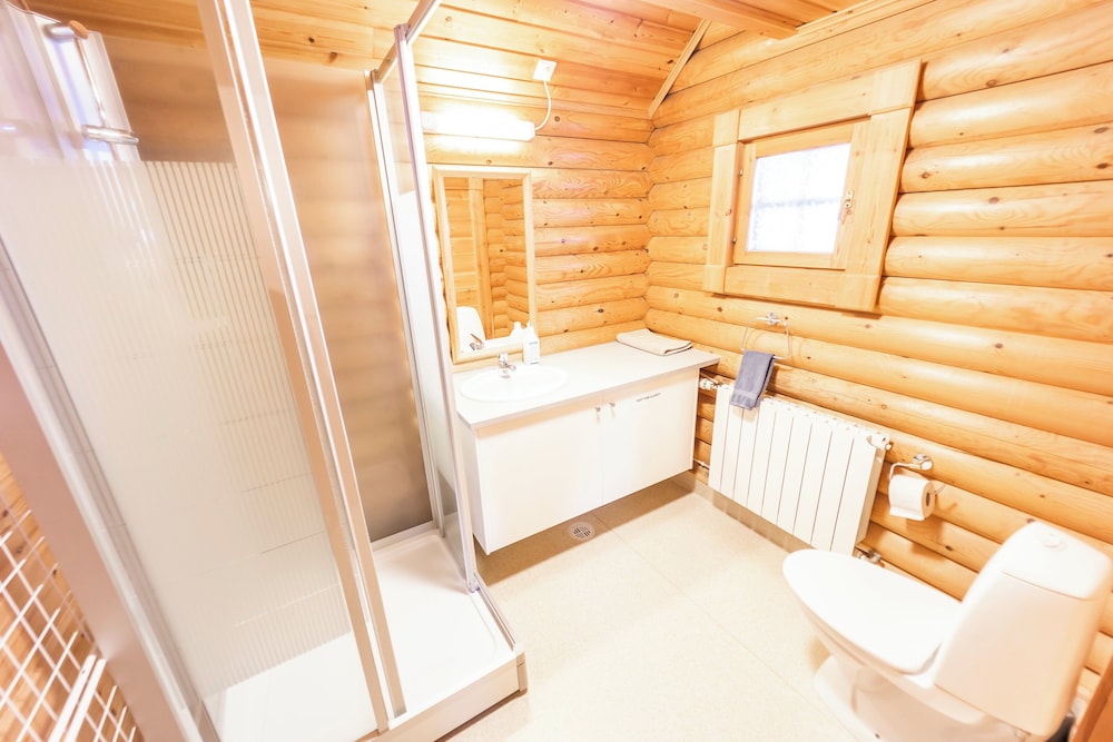 Cabin (Medium) photo 2