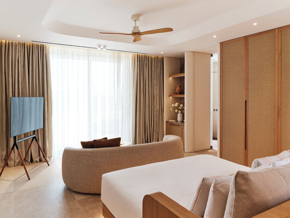 The Coast Grand Suite with Pool and Sea View photo 2