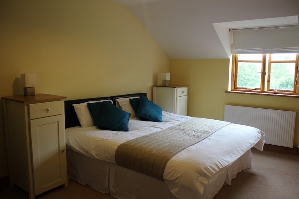 House, 5 Bedrooms photo 2