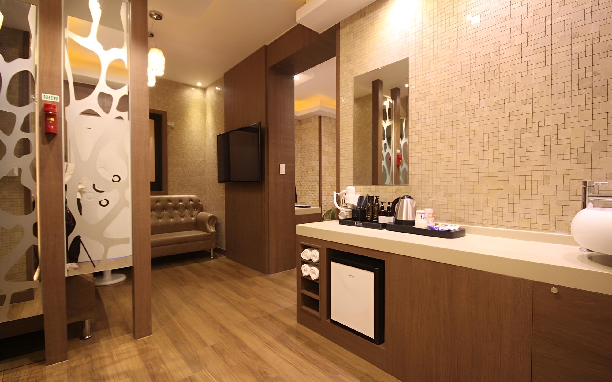 Room (Standard room) - Photo 13