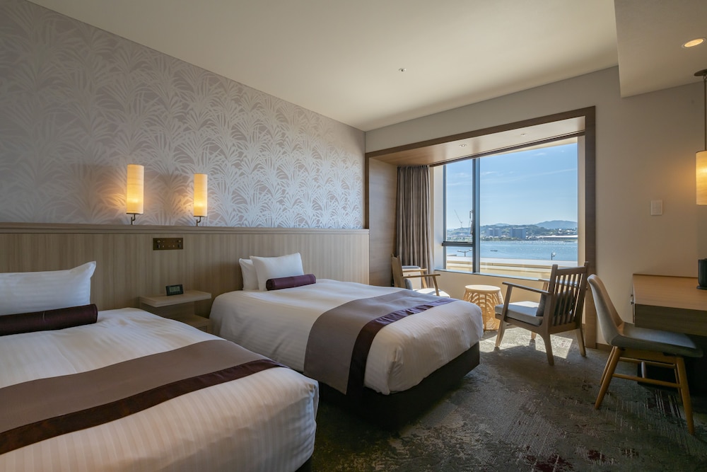 Deluxe Twin Room, Lake View, Non Smoking (New Main Building) photo 1