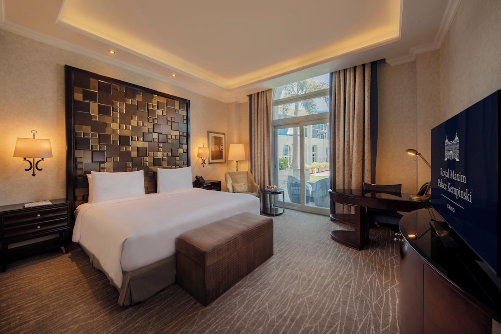 Executive Room, 1 Bedroom, Club Lounge Access, Pool View (Royal Pool Room)
