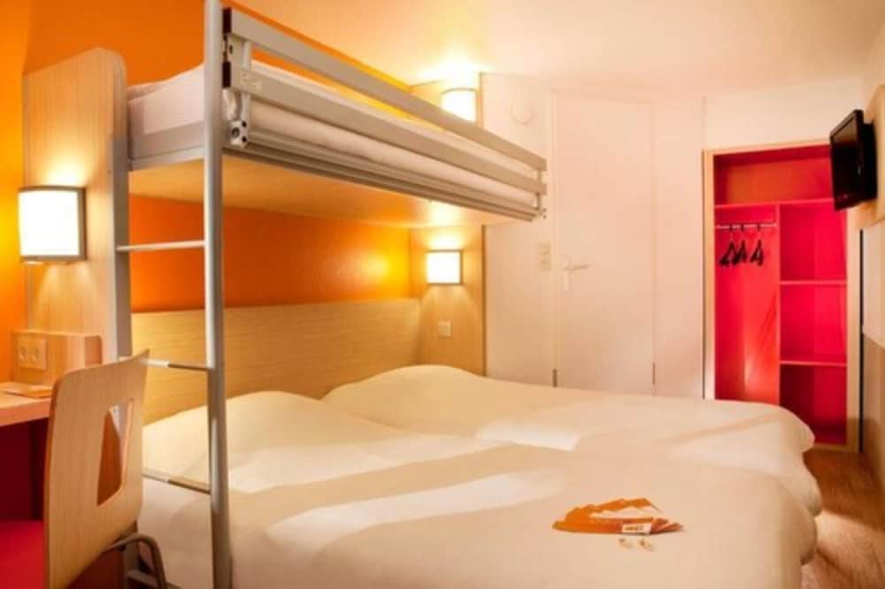 Standard Room, 3 Twin Beds - Photo 2