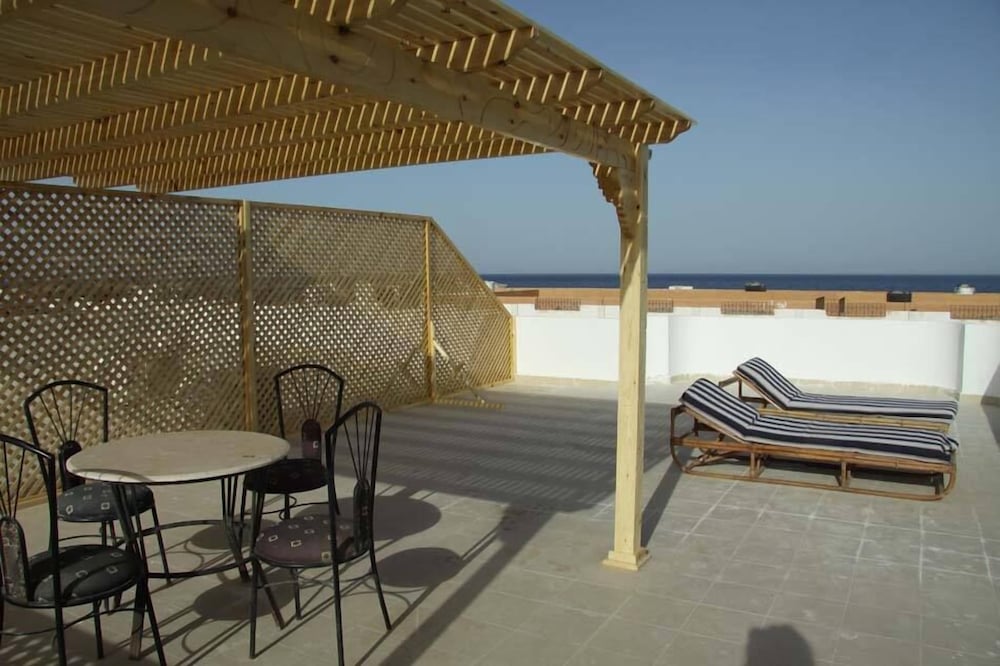 Studio Suite, 3 Bedrooms, Smoking, Partial Sea View photo 3