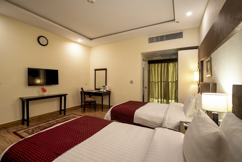 Deluxe Twin Room, 2 Twin Beds, Private Bathroom photo 3