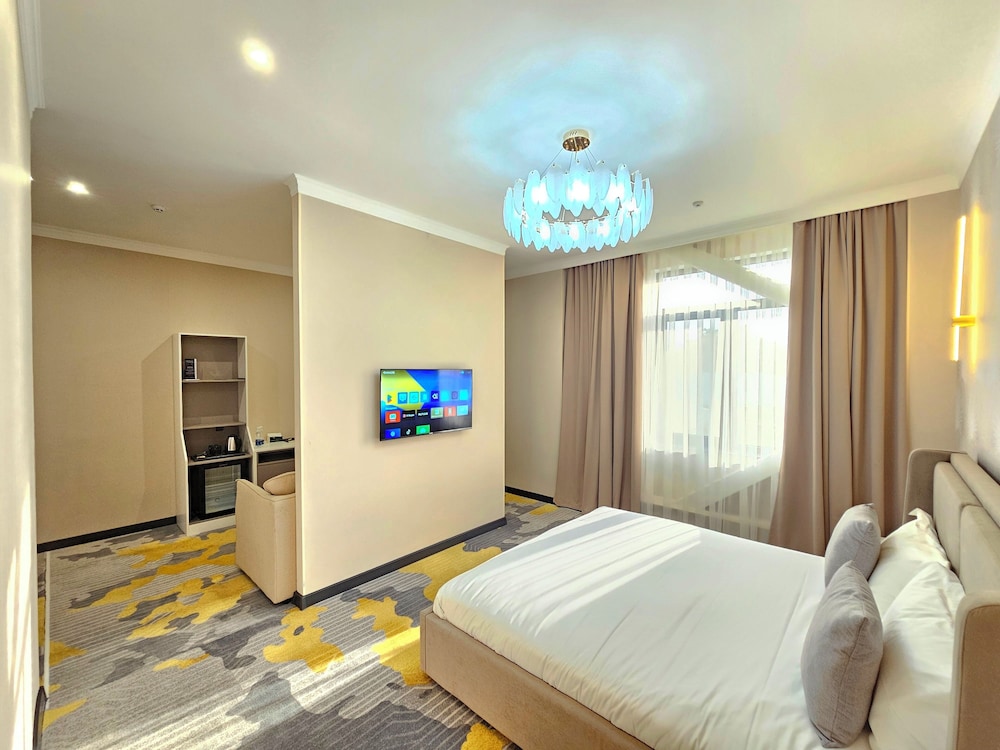 Luxury Suite, City View