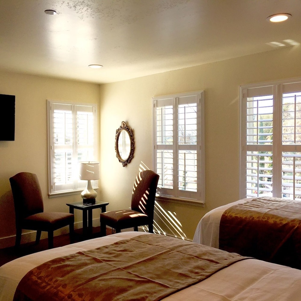 Standard Room, 2 Queen Beds, Accessible photo 1