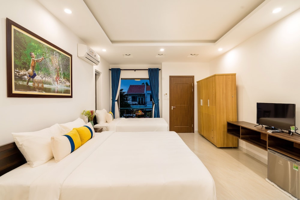 Family Room with balcony