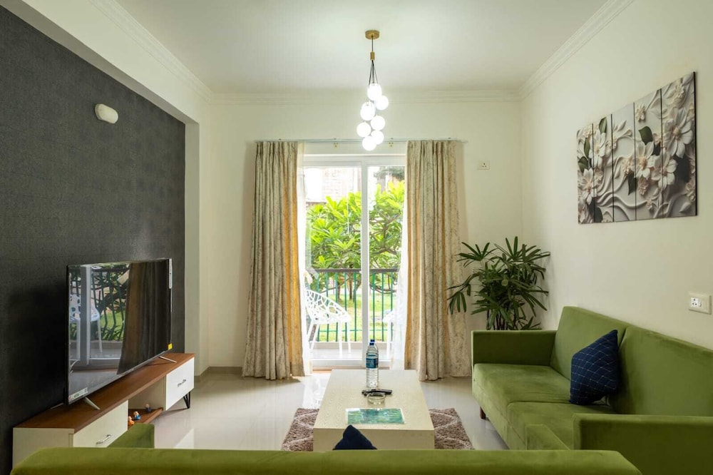 Family Apartment, Balcony