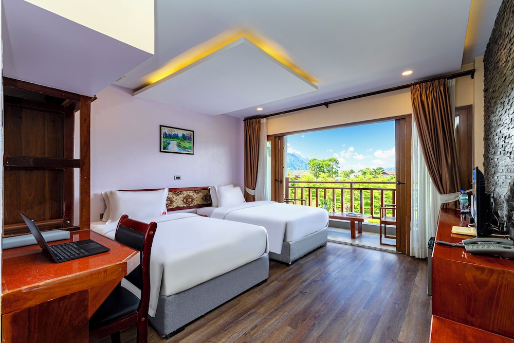 Deluxe Twin with Balcony - Photo 1