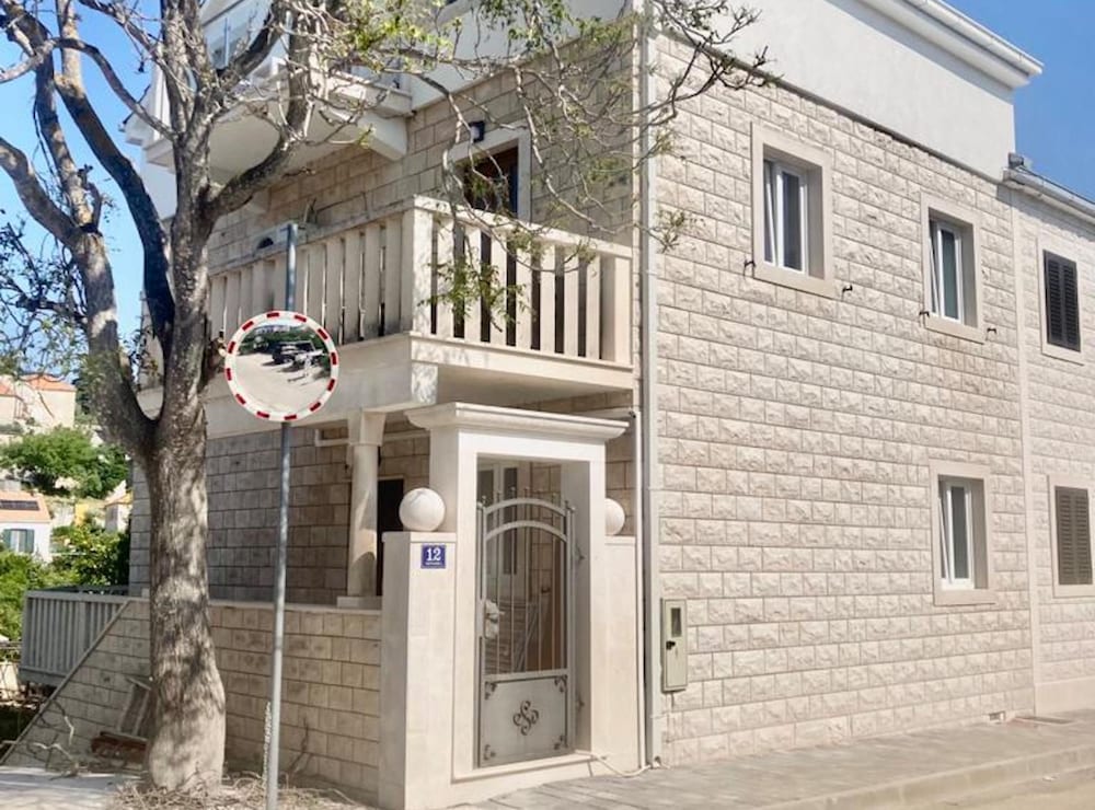 Apartment (One Bedroom Apartment With Balcony) photo 1