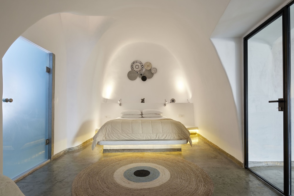 Gods Divine Suite indoor pool with hot tub and Caldera View - Photo 3