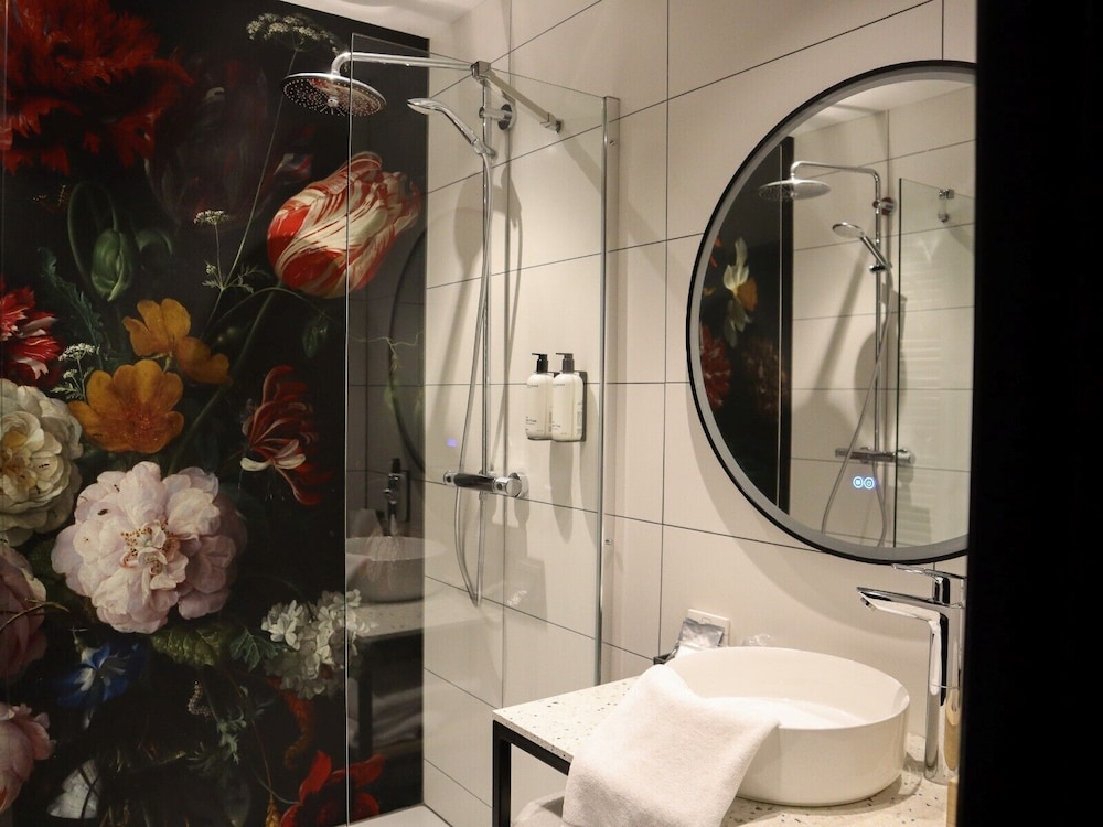 Deluxe Suite photo 2