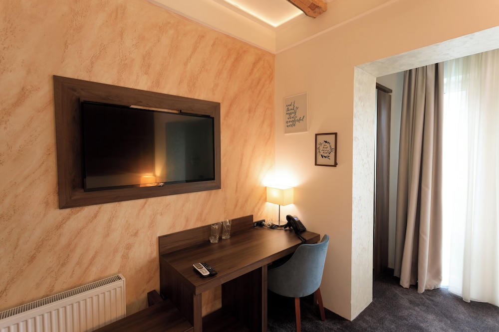 Comfort Double Room, Balcony, City View photo 2