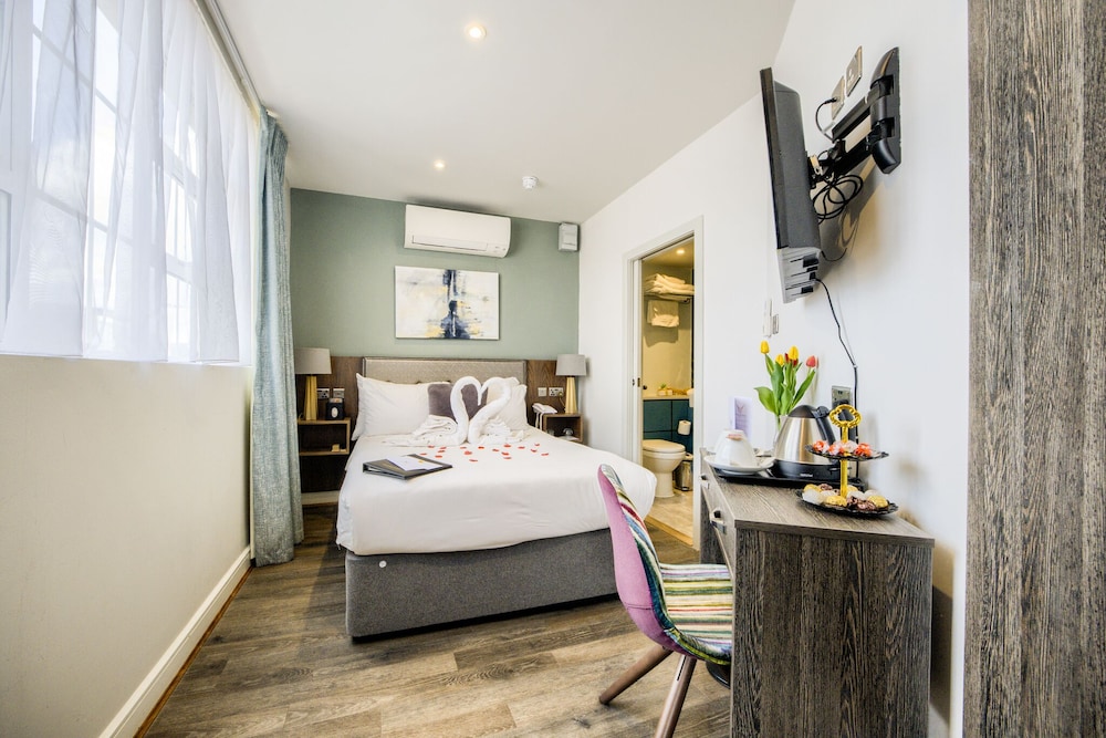 Economy Room, 1 Queen Bed, City View