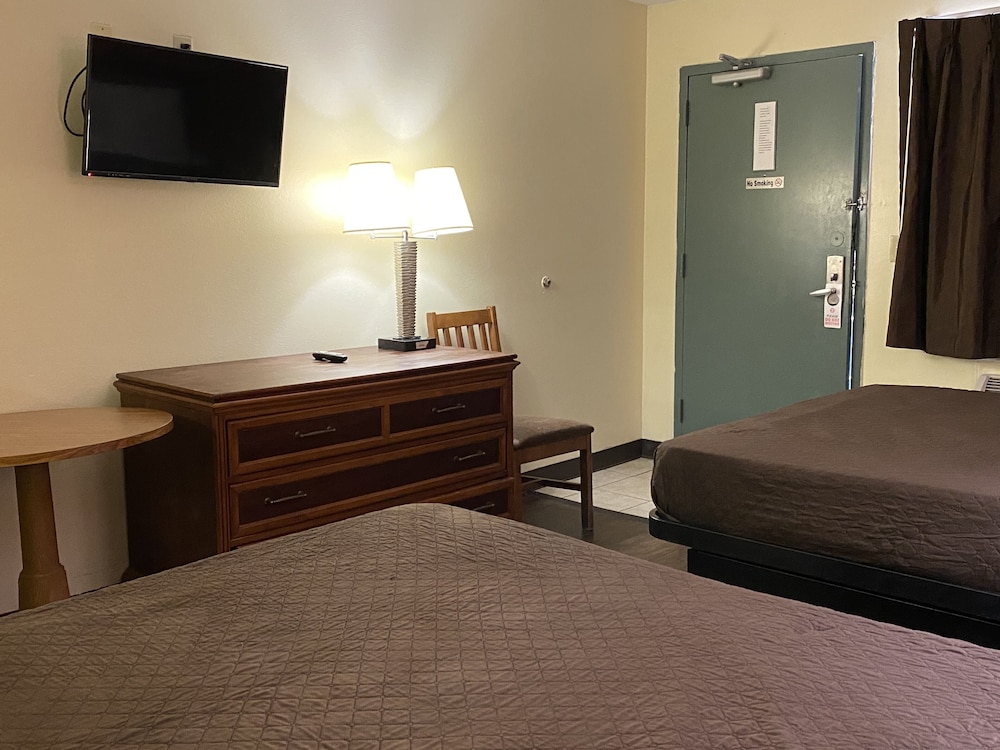 Standard Room, 2 Queen Beds, Non Smoking photo 2