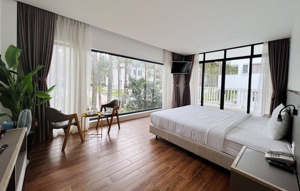 Premier Room, Garden View - Photo 1