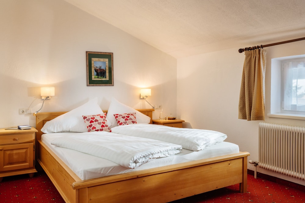 Basic Double Room, 1 Double Bed, Non Smoking, Ground Floor photo 1