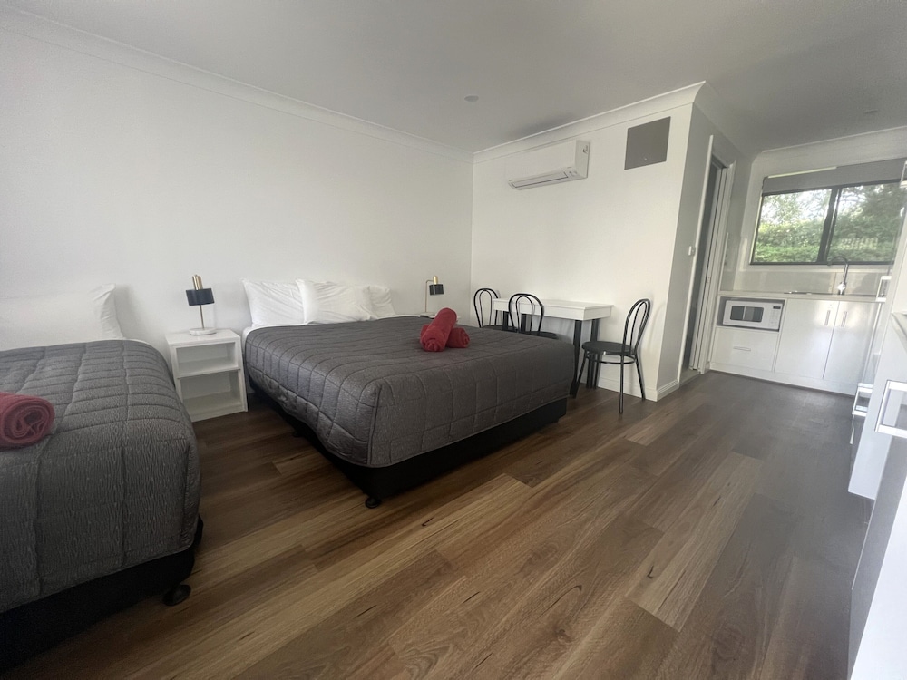 Premium Triple + Kitchenette Pet Friendly
