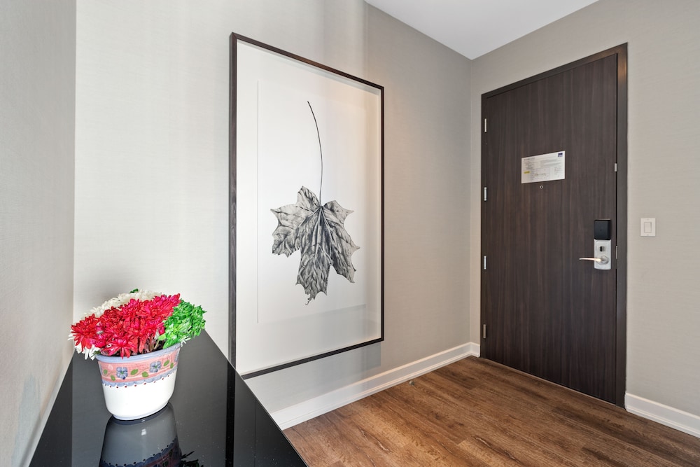 Premier, One Bedroom King Suite photo 2