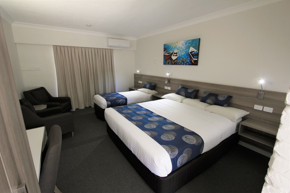 Room (Standard King & Single) photo 2