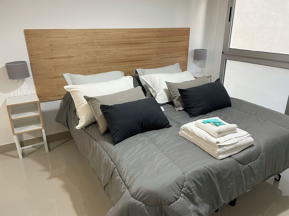 Apartment, Multiple Bedrooms, Accessible, Smoking