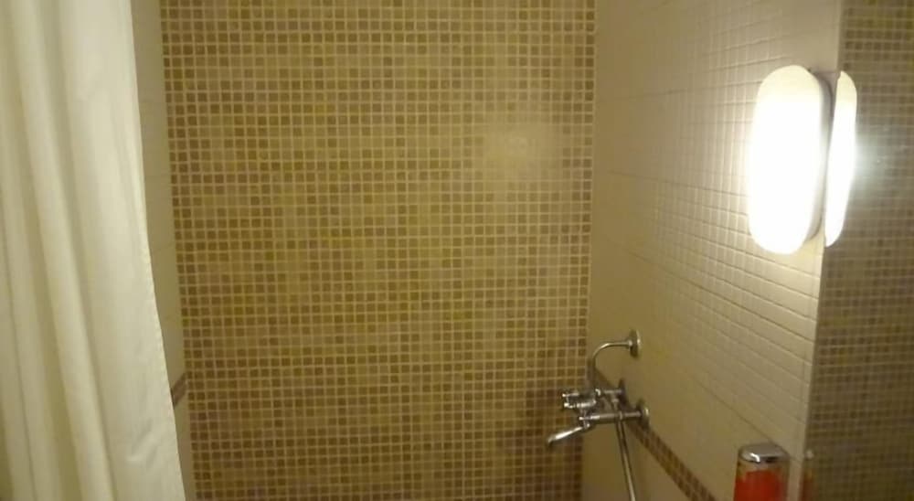 Room - Photo 6