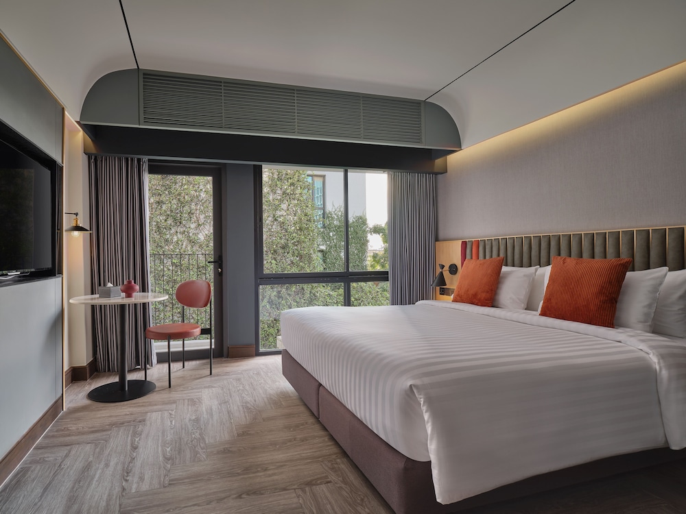 Superior Room, 1 King Bed photo 2
