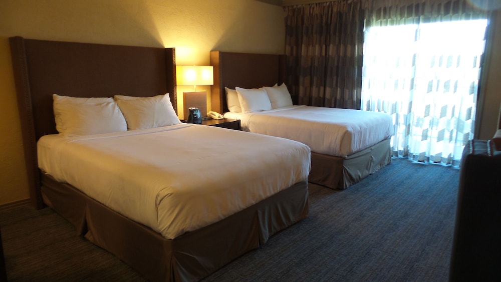 Junior Suite, 2 Queen Beds photo 2