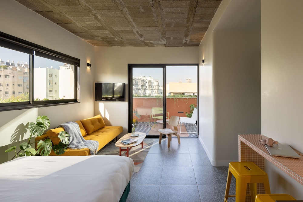 Connecting suites with two Balconies - Photo 12