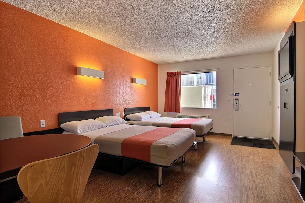 Standard Room, 2 Double Beds, Non Smoking photo 3