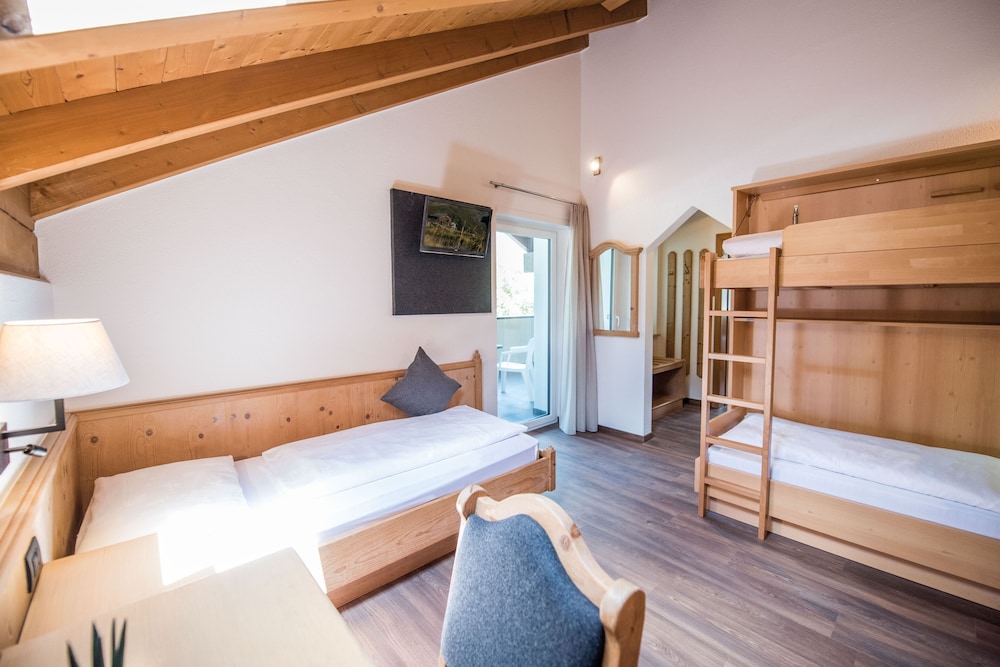 Family Suite, 2 Bedrooms, Non Smoking, Mountain View (Pusteria Family) photo 3
